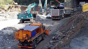 sel ve heyelanlar nedeniyle 3 gundur kapali olan camlihemsin ayder karayolu ulasima acildi gILIOsZb