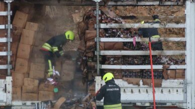 tem otoyolunda kamyon dorsesinde yangin cikti M48eTq4Y