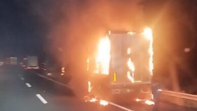 tem otoyolunda tirin dorsesi alev alev yandi Ps5QNcLv