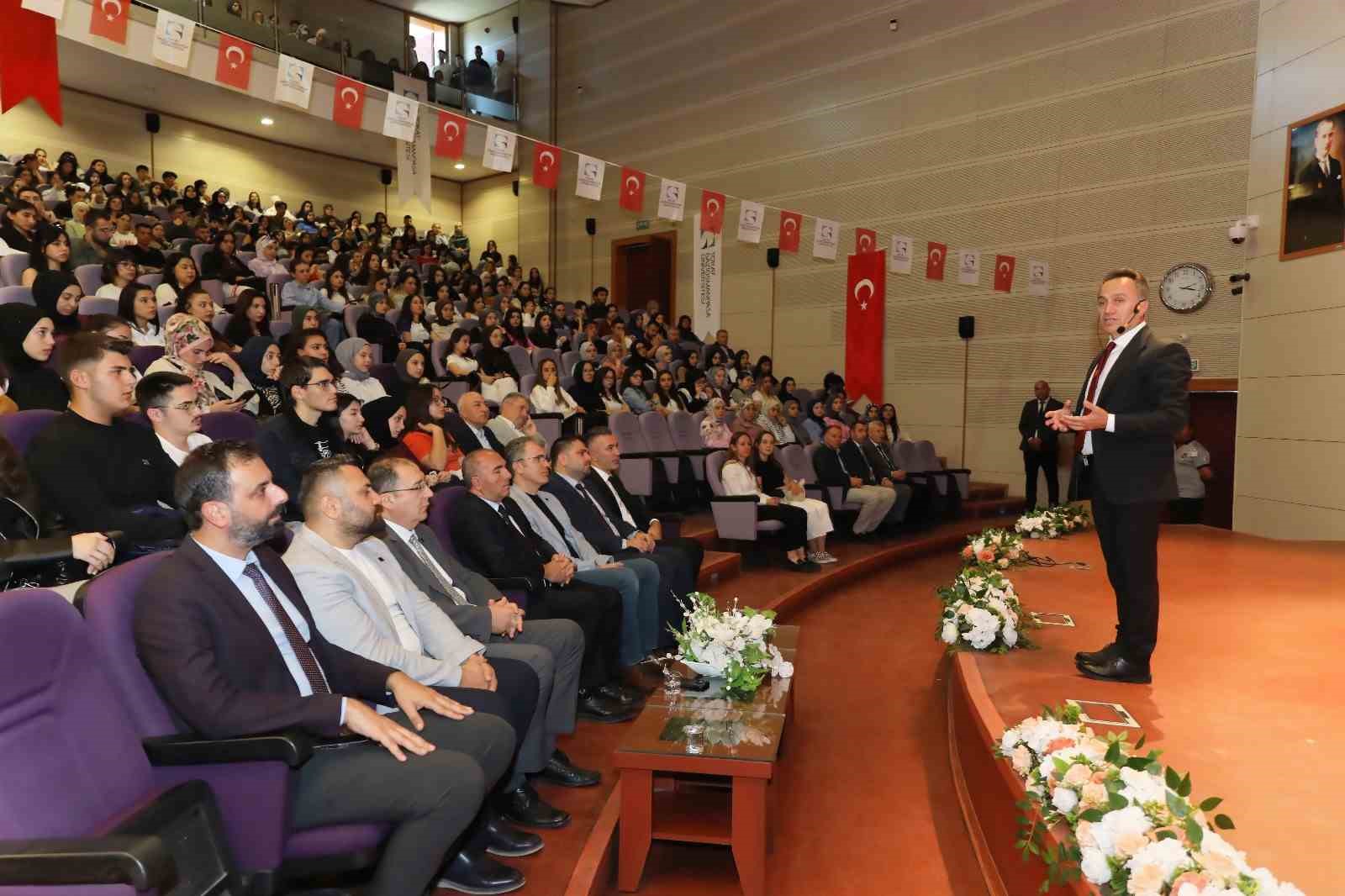 togude oryantasyon programinda ogrencilere yol haritasi eMguKCdr