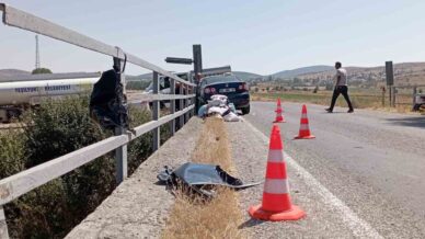 tokatta otomobil bariyerlere carpti 1 olu 2 yarali 3MXhqUsQ