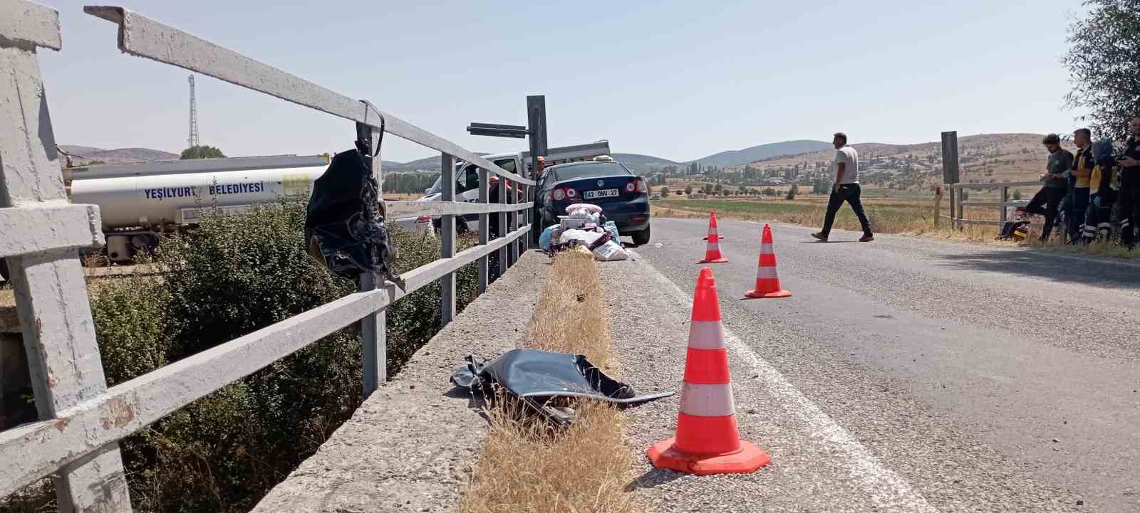 tokatta otomobil bariyerlere carpti 1 olu 2 yarali 3MXhqUsQ