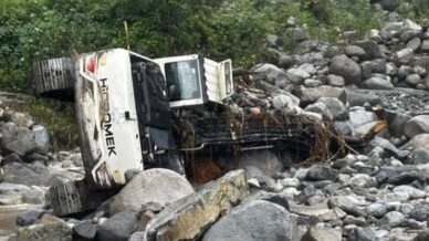 tonlarca agirliktaki is makineleri sel sularina kapildi GCrBwUPb