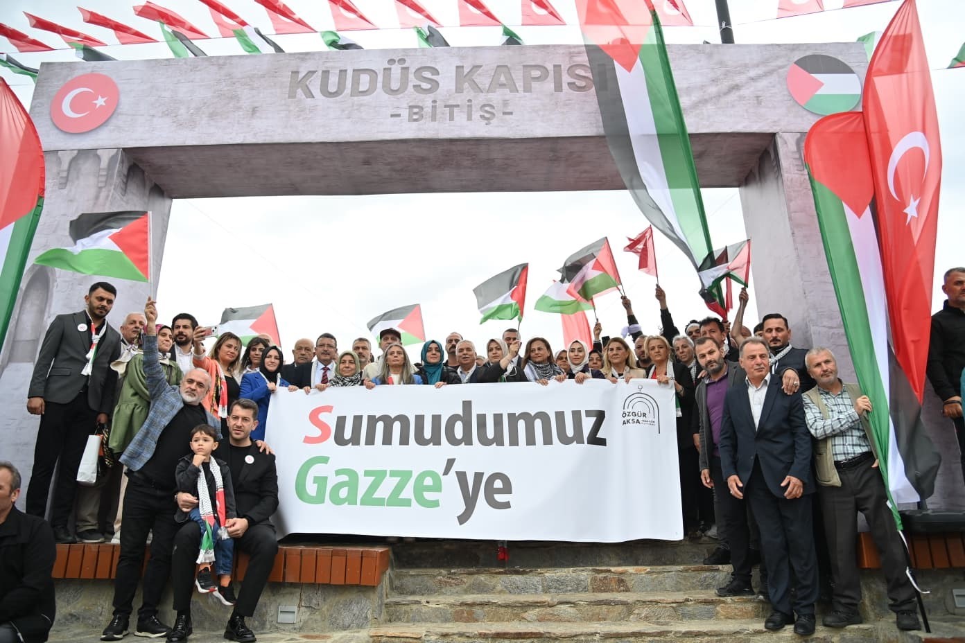 trabzon gazze icin yurudu binlerce kisi tek yurek oldu 7YvISpJh