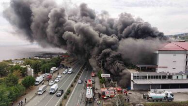 trabzonda avmde yangin XA85Ve2T