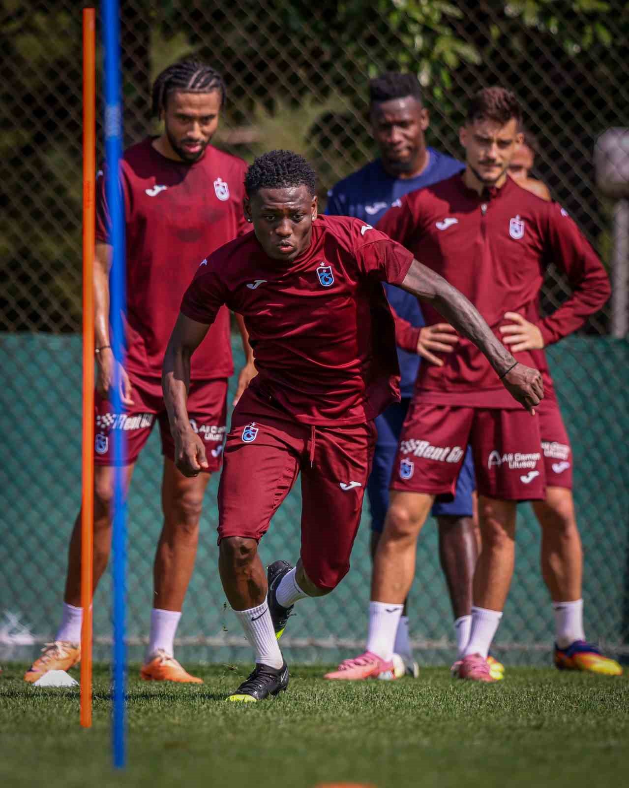 trabzonspor fatih karagumruk maci icin istanbula hareket etti UZtLH7e2