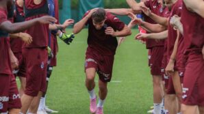 trabzonsporun yeni transferi ernest muci ilk antrenmanina cikti 8cnTWzl4