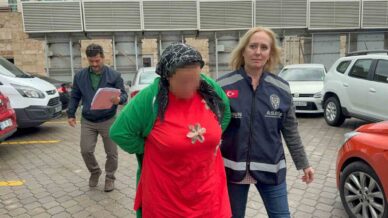 yardima gittigi komsusunun evinden 200 bin liralik ziynet esyasi caldi sPrFY6pI