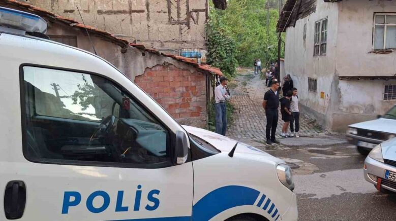 yasli adam yalniz yasadigi evde olu bulundu BAEKWRXW