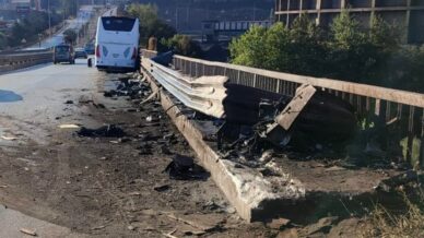 yolcu otobusu kopru bariyerlerine carpti 1 yarali kjRNxlUM