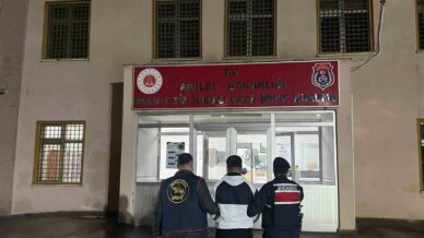 14 yil kesinlesmis hapis cezasi bulunan aranan sahis yakalandi dmxpIgH5