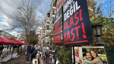 2 cocugunu kaybeden acili anneden saniga ben kizimi yikarken ustunu orttum hNcQnL4T