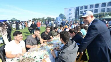 2 saatte 3 ton hamsi yediler vDvjzldT