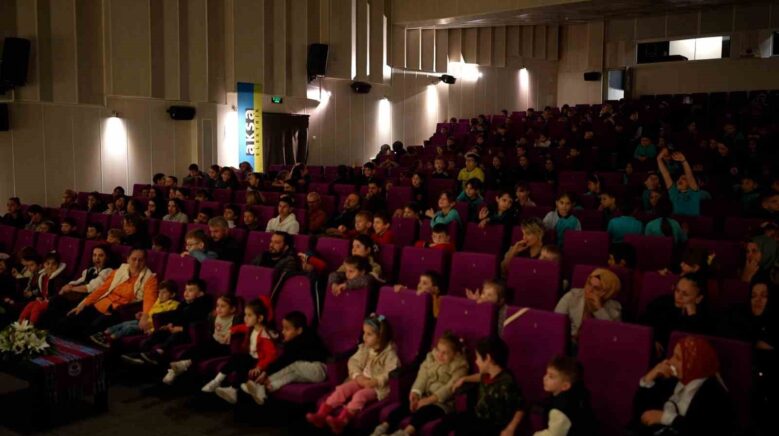 aksa elektrik tiyatro ile cocuklara farkindalik kazandiriyor 5AbFKhfi