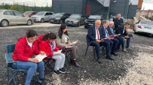 alaplida agac golgesinde kitap okuma etkinligi HAqz13KT