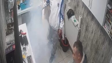 arizalanan batarya tamir edilirken alev aldi jSnNe23T