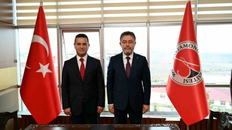 bakan yumakli rektor topaldan calismalarla ilgili bilgi aldi TfhspBAv