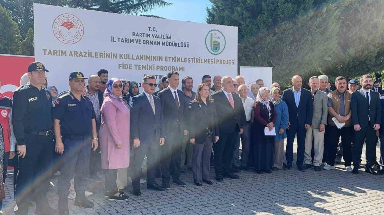 bartinda ciftcilere 300 bin sebze fidesi dagitildi LzJkOnPD