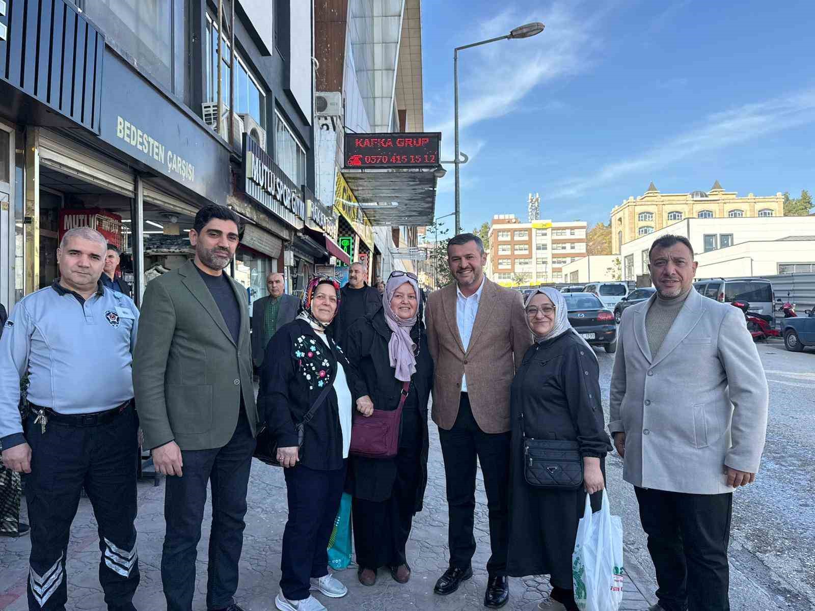 baskan cetinkaya halkla ic ice olmaya devam ediyor f5g4Vt4s