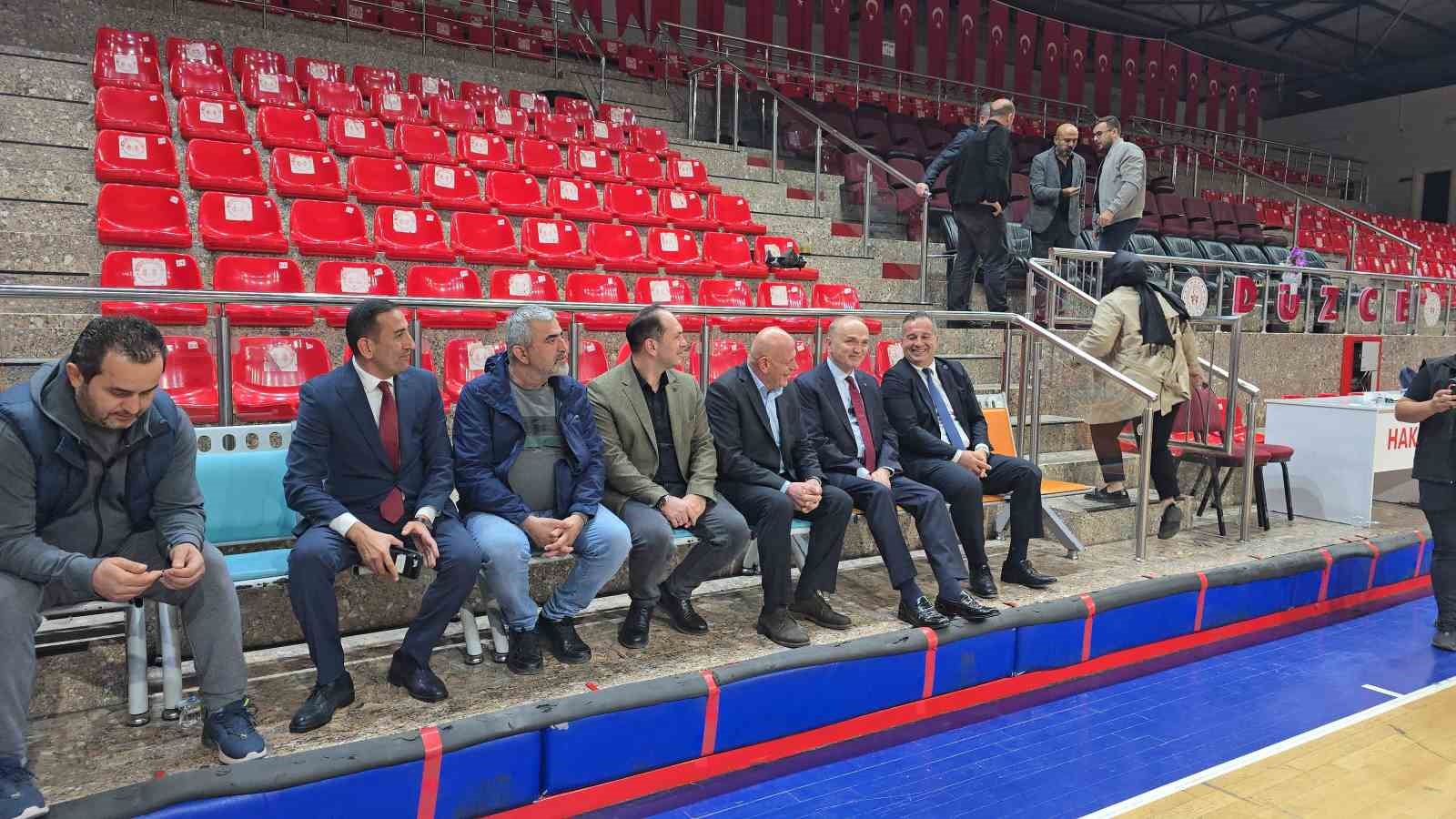 baskan ozlu voleybolcularin agzini tatlandirdi vlJLeNPp