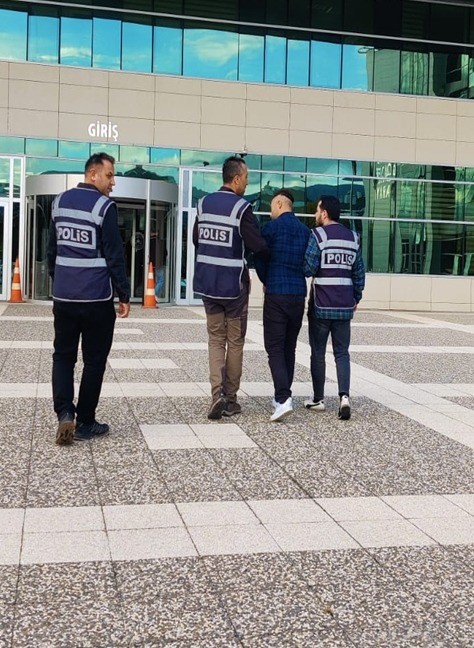boluda cesitli suclardan aranan 4 kisi tutuklandi qqmVLfnm