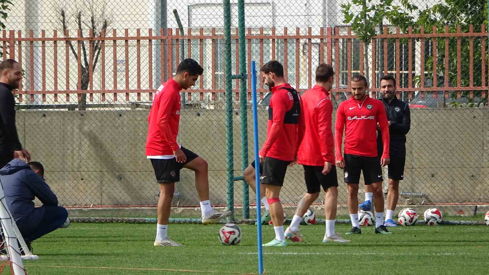 cagdas cavus butun maclara talip oldugumuzu herkes cok iyi bilmeli Iqg4TUAs