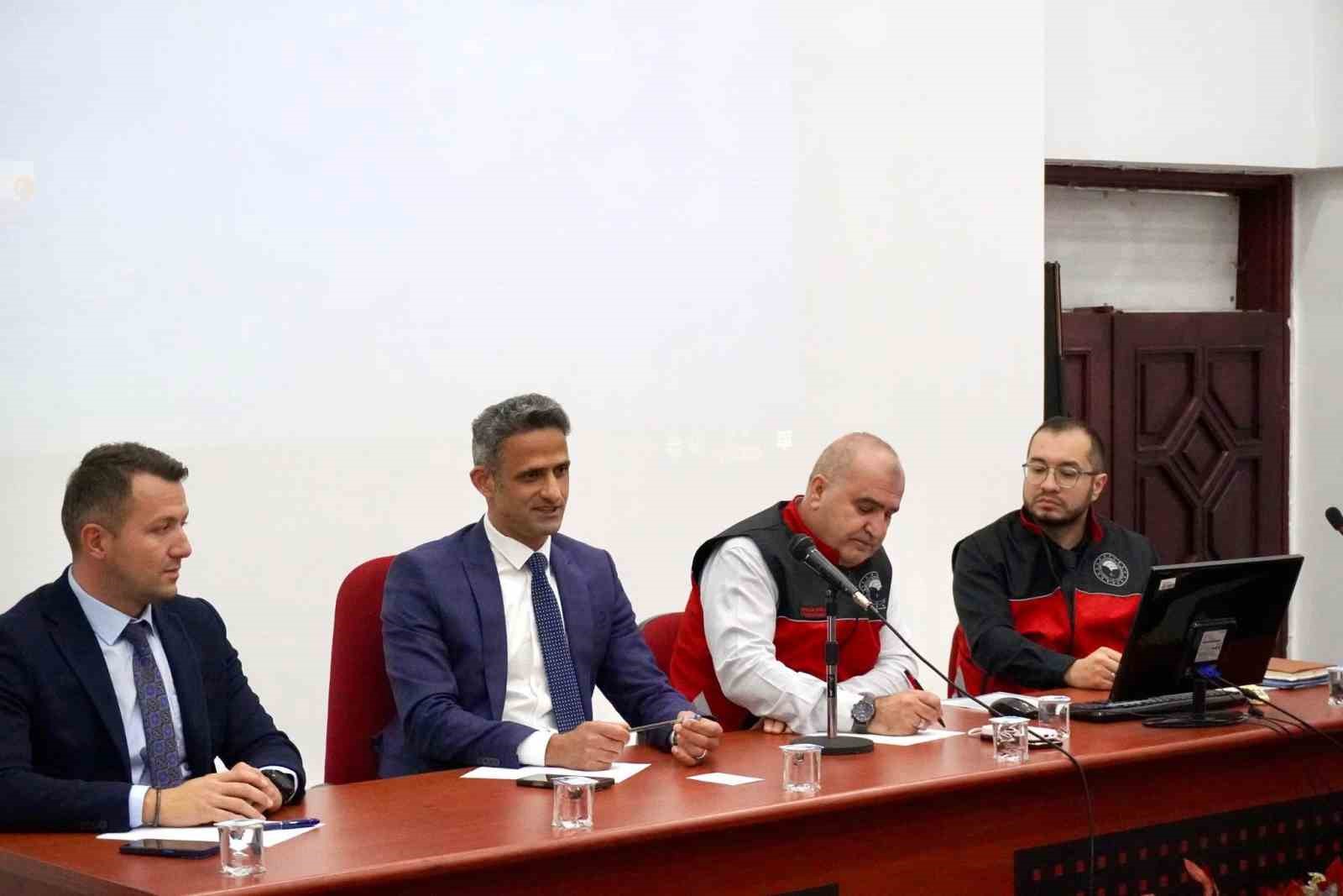 caycumada kahverengi kokarca bocegiyle mucadele toplantisi yapildi