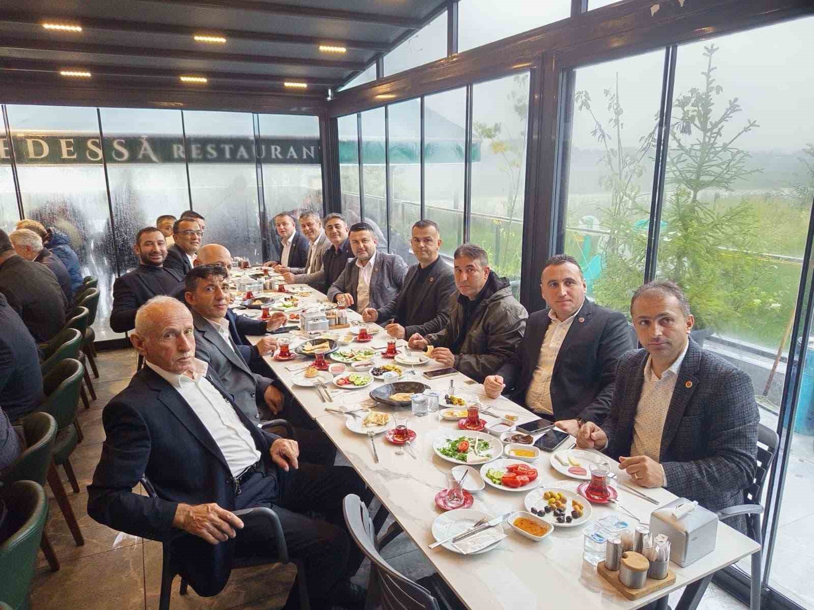 caycumada muhtarlar gunu kutlanarak kahvaltida bir araya geldiler dNUA8zc4