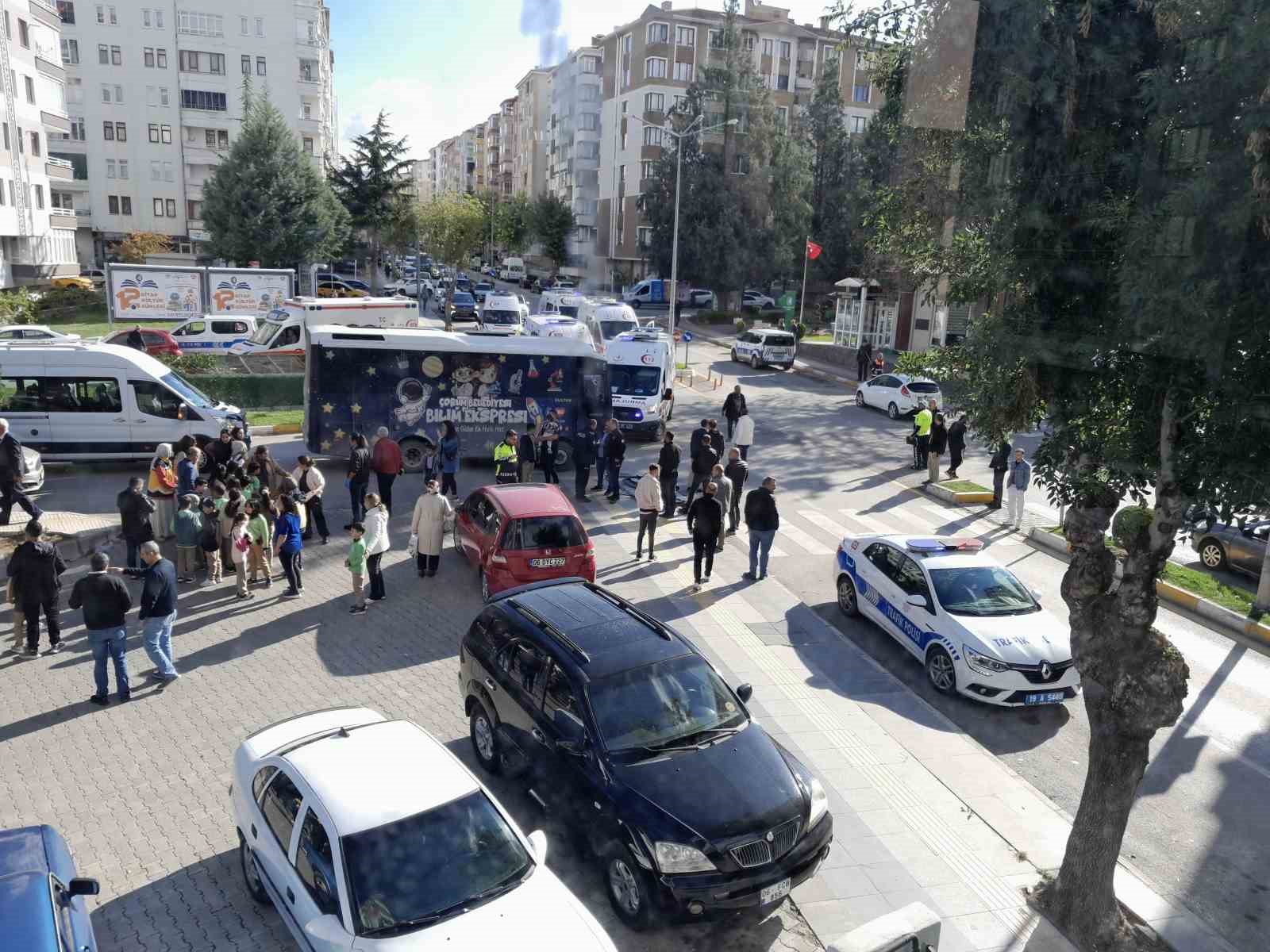 corumda halk otobusu kamyona carpti 22 ogrenci yaralandi j7de3JaY
