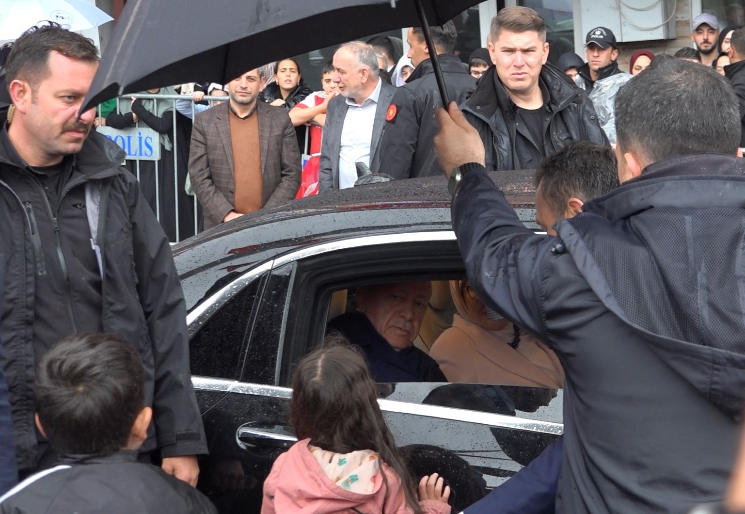 cumhurbaskani erdogan rizeden ayrildi QMXbDhFh