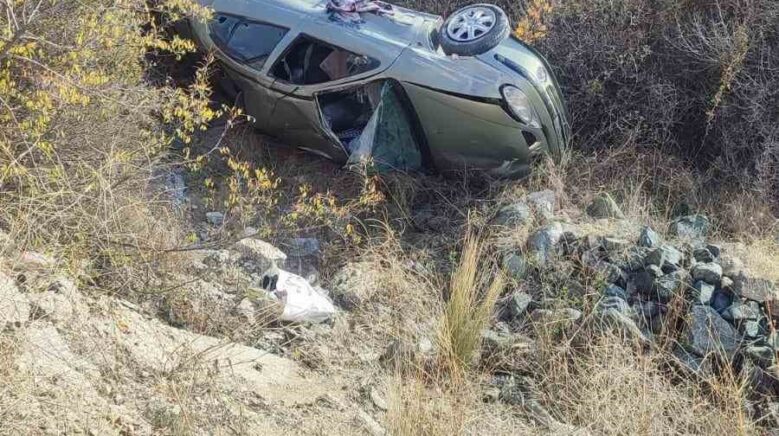 d100de otomobil sarampole yuvarlandi 1 yarali U8xpkfeP