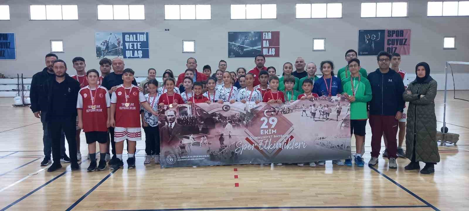 devrekli ogrenci badmintonda ikinci oldu 9KTpbJXX