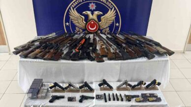 duzcede sosyal medya uzerinden silah teshiri yapan sahislara yonelik operasyon 24 gozalti QdcpXZQX