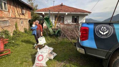 esiyle tartisarak irmaga atlayan sahsa gida yardimi 3gNbVbrh