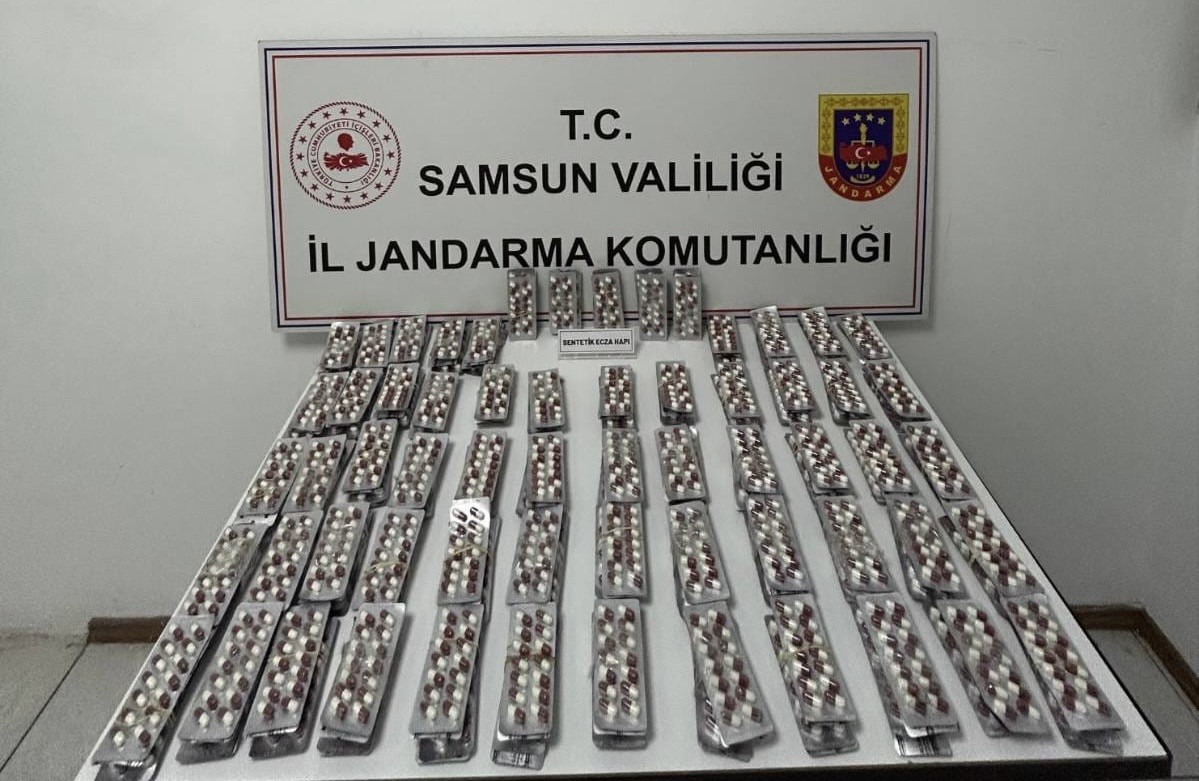 evinde 3 bin 472 adet sentetik ecza ele gecirilen sahis gozaltina alindi