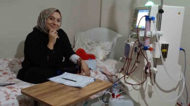 evinde kendi diyalizini kendisi uyguluyor fY6TZNzk