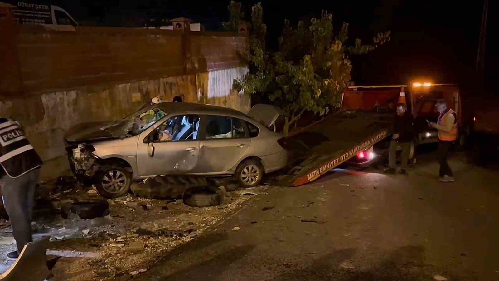 feci kazada takla atan otomobil surucusu aracta sikisti