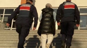 feto uyeliginden aranan kadin jandarma tarafindan yakalandi O6zCC2IG