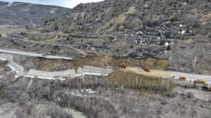 gumushane erzincan karayolundaki heyelan bolgesinde calismalar suruyor Tkdzk9dm