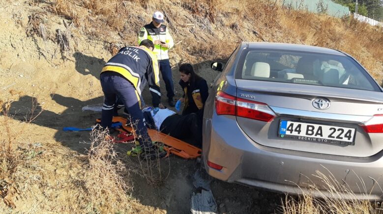 hastaneye giden yasli cift kazada yaralandi LcPZ5wWl