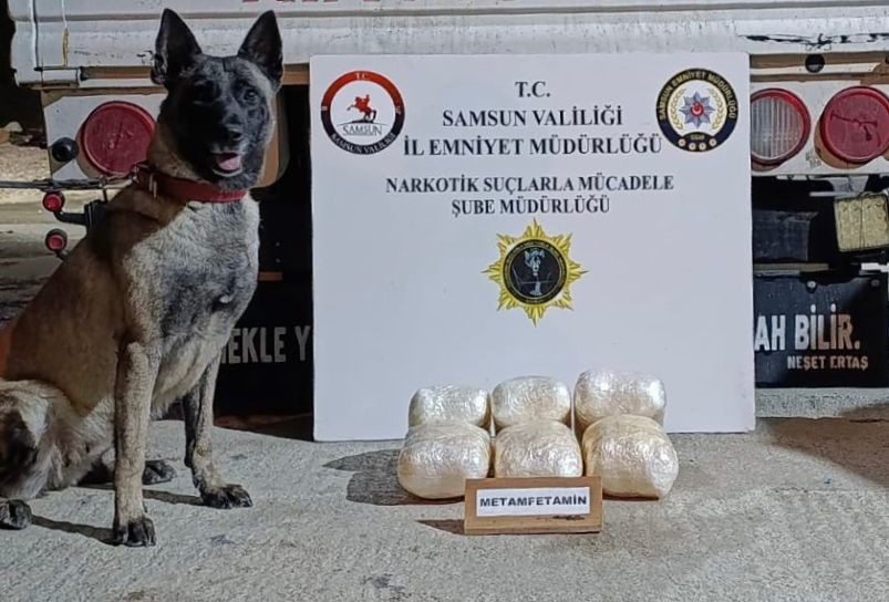 kamyonete gizlenmis uyusturucuyu dedektor kopegi buldu 4 kilo uyusturucu ve 4 bin adet hap w3A9gEXD