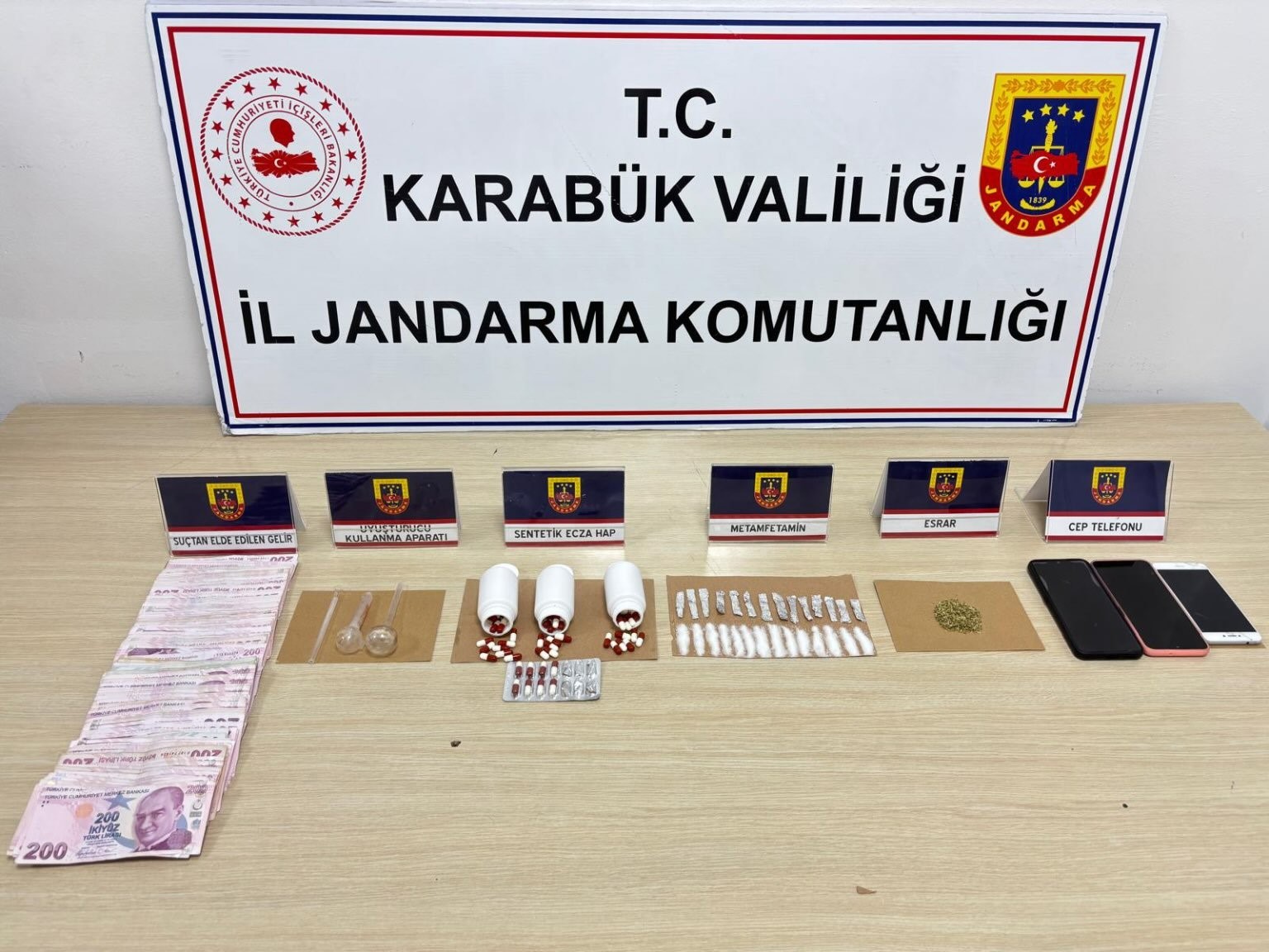 karabukte jandarmadan uyusturucu operasyonu 2 kisi gozaltina alindi