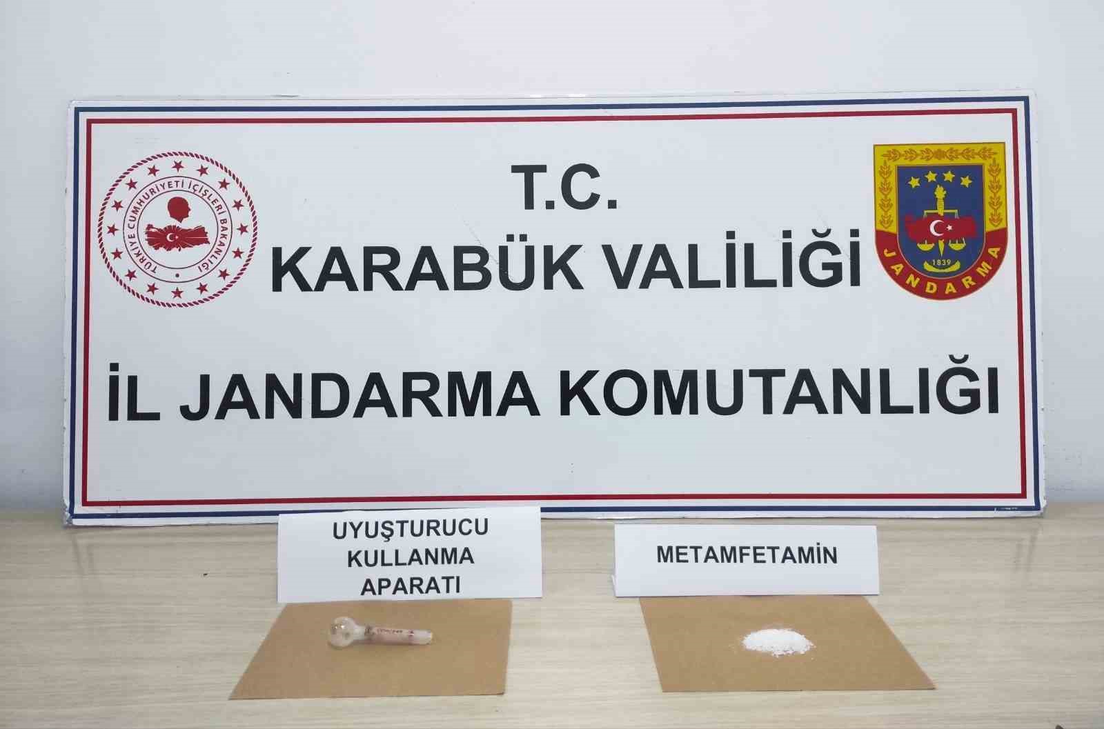 karabukte jandarmadan uyusturucu operasyonu P8L2sDHr