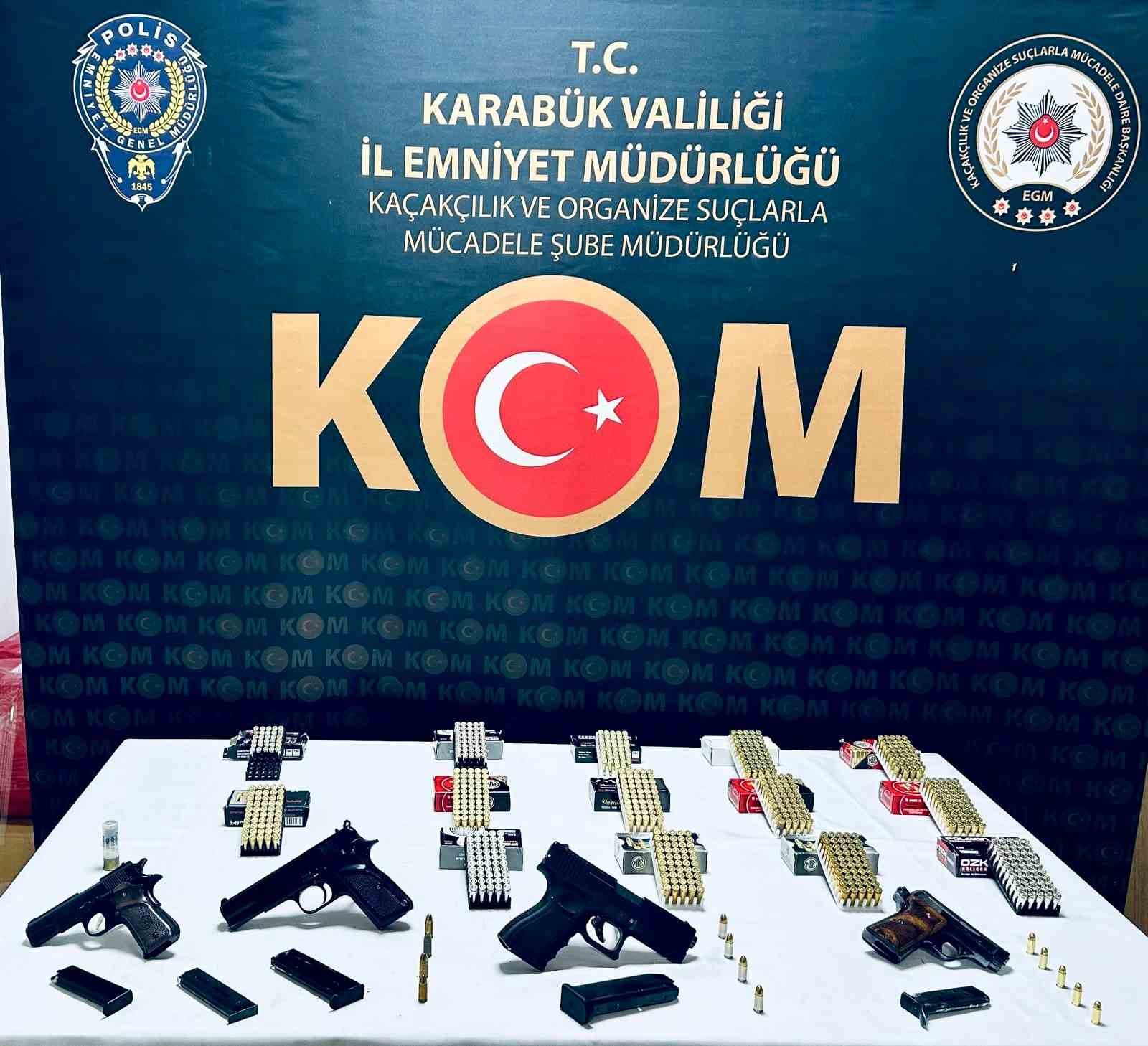 karabukte silah operasyonu 4 tabanca ve yuzlerce fisek ele gecirildi 67DpQiS1