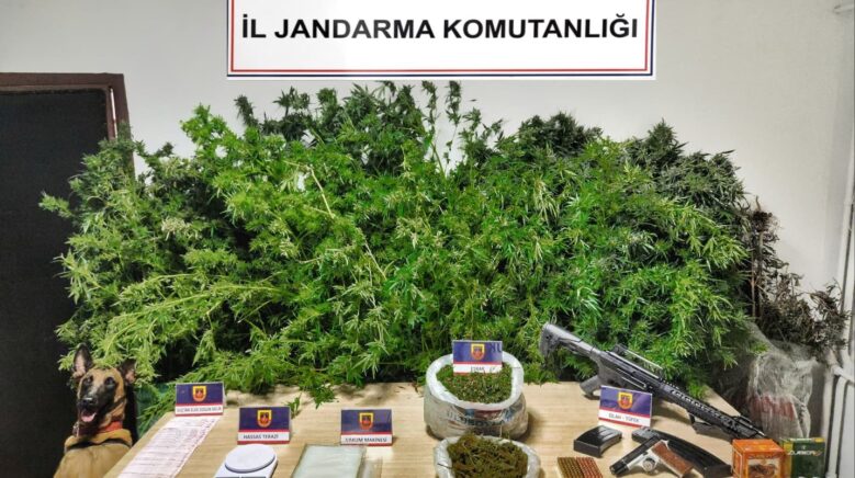 karabukte uyusturucu operasyonu 3 kisi tutuklandi gE246tY6