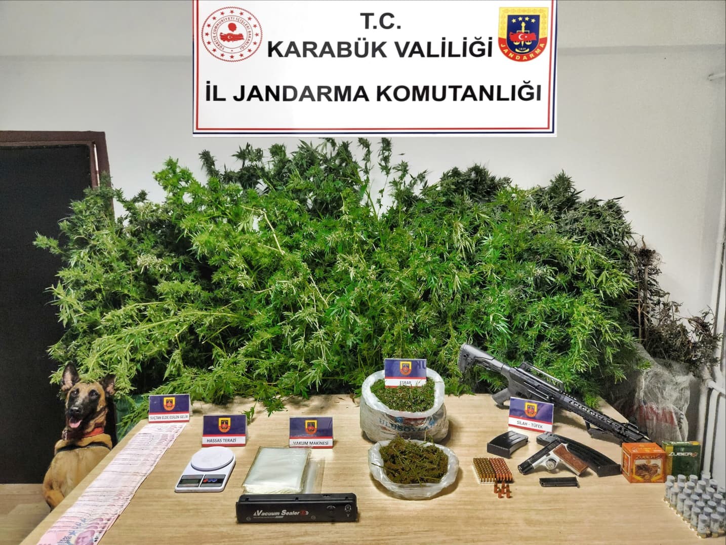 karabukte uyusturucu operasyonu 3 kisi tutuklandi gE246tY6
