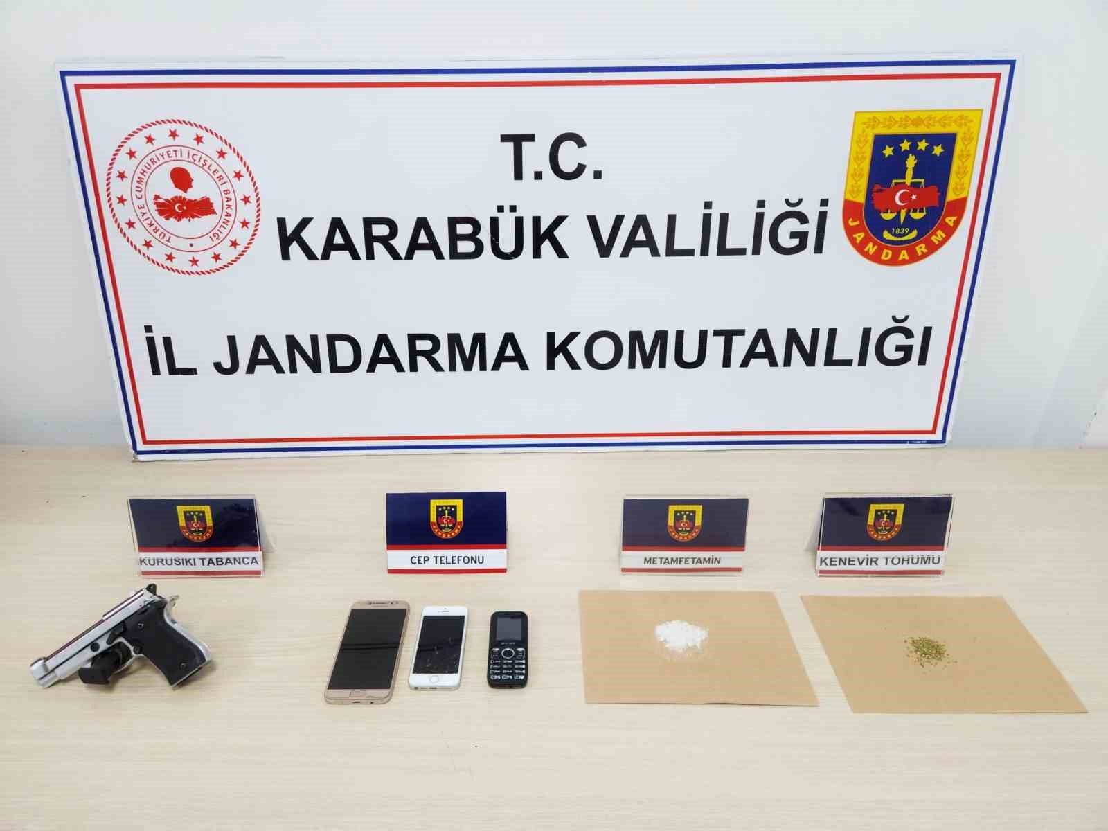 karabukte uyusturucu operasyonunda 4 supheli yakalandi LUPCRy6k