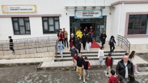 karabukteki okullarda es zamanli deprem tatbikati dN7W7utM