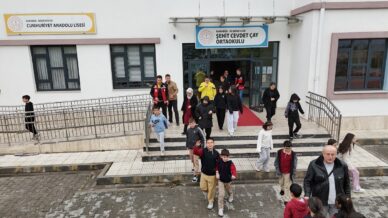 karabukteki okullarda es zamanli deprem tatbikati dN7W7utM