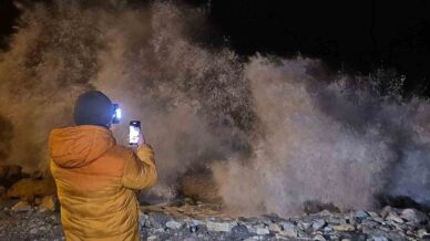 karadenizde dalgalarin boyu 8 metreyi asti 9zTMJ7HJ